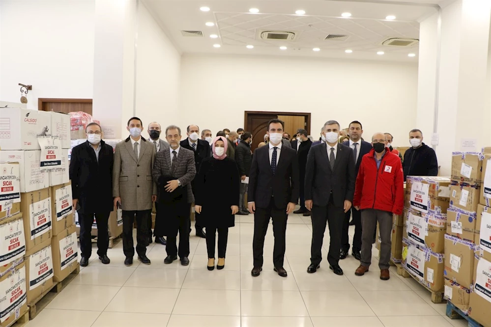Sancaktepe’de İhtiyaç Sahibi 1750 Öğrencimize Mont ve Bot Dağıtıldı
