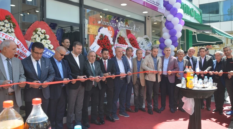 Moda Hira’nın açılışında Sancaktepe siyaseti buluştu