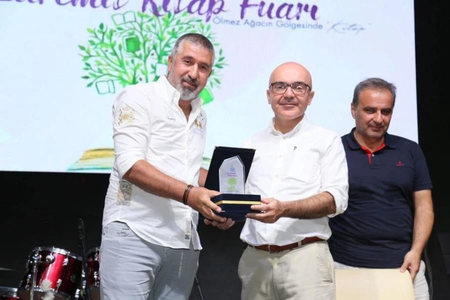 Sancaktepe Belediye Meclis Üyesi Tuncay Saraç Edremit Kitap Fuarına katıldı