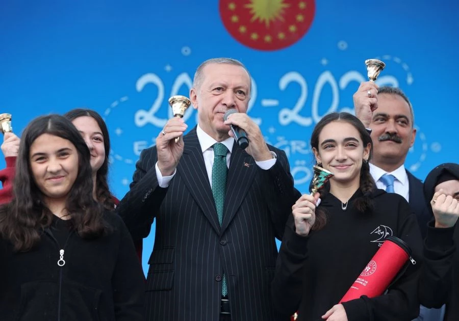 Cumhurbaşkanı Erdoğan, Eğitim Öğretim Yılının ilk ders zilini Sancaktepe Arif Nihat Asya Lisesinde çaldı