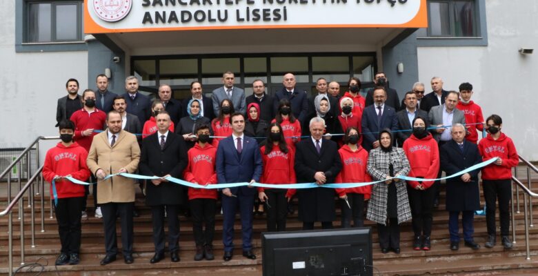 Sancaktepe Nurettin Topçu Anadolu Lisesi’nin açılışı Cumhurbaşkanı Recep Tayyip Erdoğan’ın kurdela kesimi ile yapıldı.