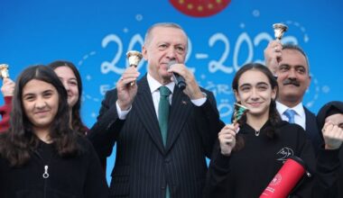 Cumhurbaşkanı Erdoğan, Eğitim Öğretim Yılının ilk ders zilini Sancaktepe Arif Nihat Asya Lisesinde çaldı