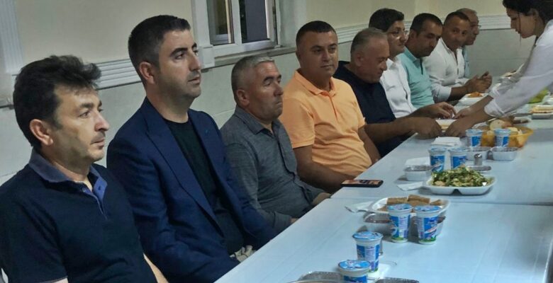 Belediye Başkanı Gökhan Yüksel, Yunus Emre Cemevi’nde Canlarla Lokmalarını paylaştı