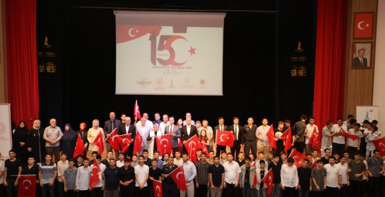 Sancaktepe’de 15 Temmuz Şehitlerini Anma, Demokrasi ve Millî Birlik Günü programı düzenlendi.